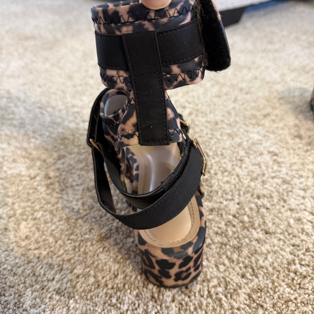 Pazzle Leopard Print Platform Sandals Womens 10 Black Strappy Ankle Strap - Picture 2 of 14